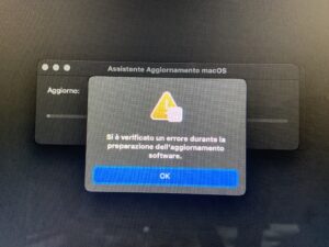 iMac A1418 Late 2012 aperto sul banco per l'aggiornamento a macOS Sequoia, riparazione per un cliente di Brissago