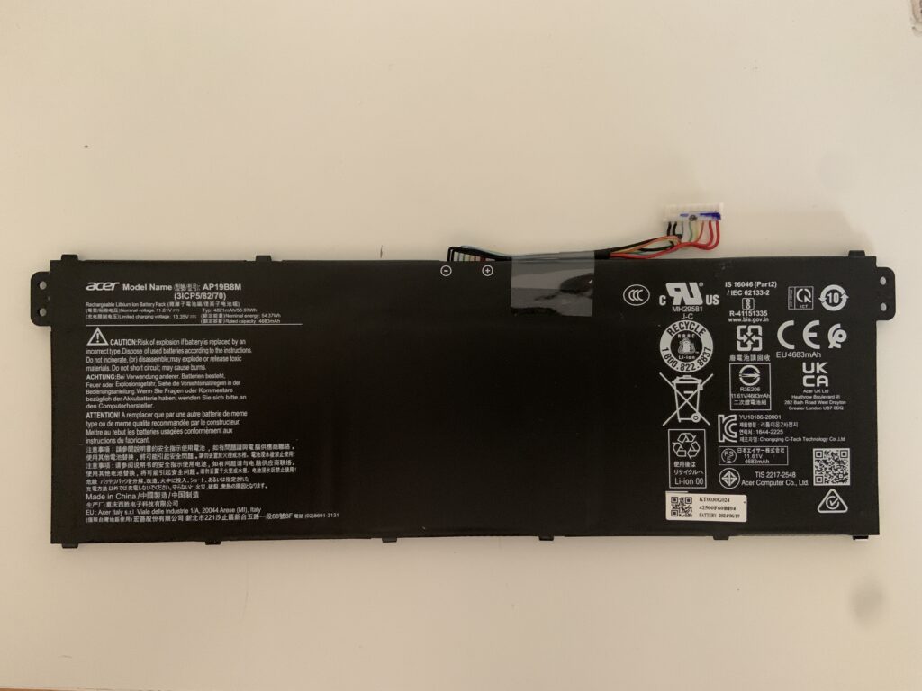Batteria nuova di ricambio per Acer Spin 5 SP514 prima del montaggio, riparazione da Biasca