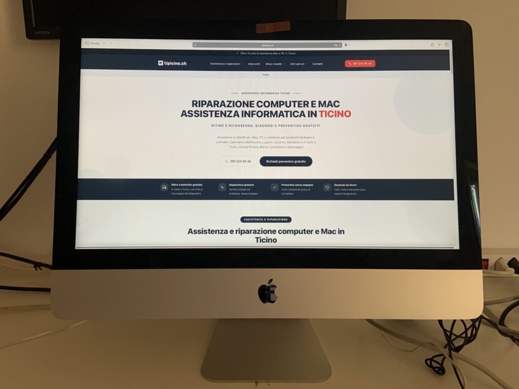 iMac A1418 Late 2012 acceso con macOS Sequoia e il sito tipicino.ch a schermo, aggiornamento da Brissago