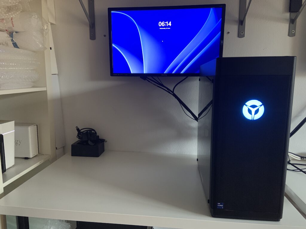 PC desktop Lenovo Legion da gaming acceso e funzionante dopo la riparazione, riconsegnato a un cliente di Tesserete.