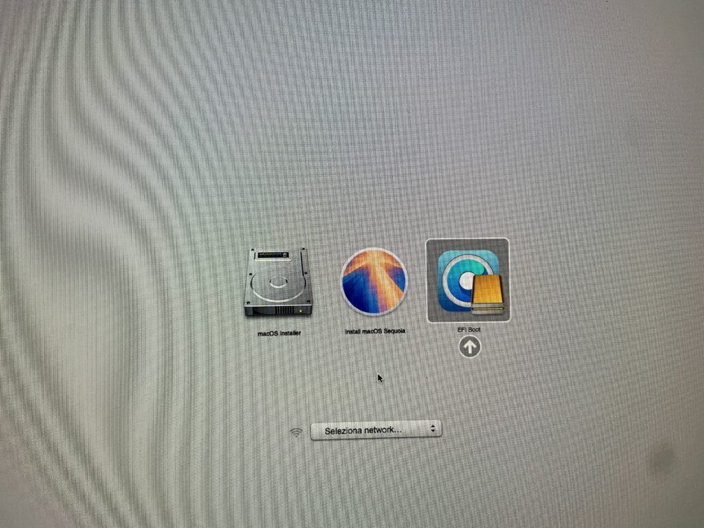 SSD installato in un iMac A1418 Late 2012 a supporto dell'aggiornamento a macOS Sequoia, da Brissago