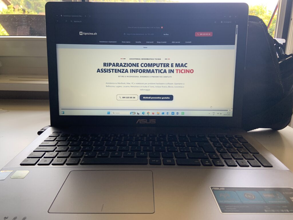 ASUS K550J riparato e acceso con il sito tipicino.ch a schermo, sostituzione trackpad da Cugnasco