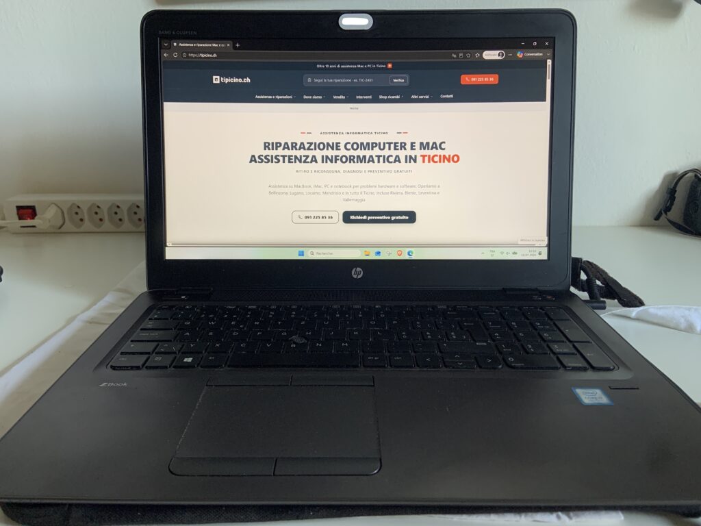 HP ZBook 15u G4 riparato e acceso con il sito tipicino.ch a schermo, riparazione da Chiasso