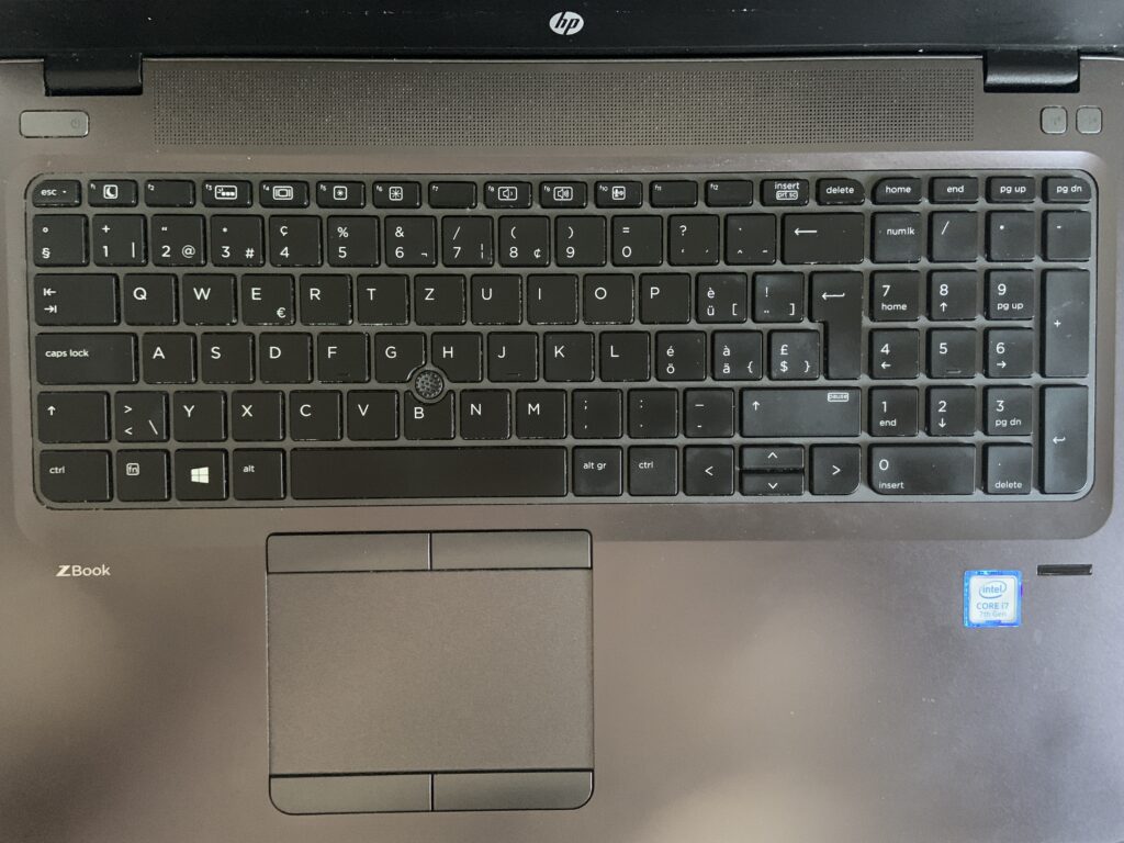Display e tastiera nuovi di ricambio per HP ZBook 15u G4 prima del montaggio, da Chiasso
